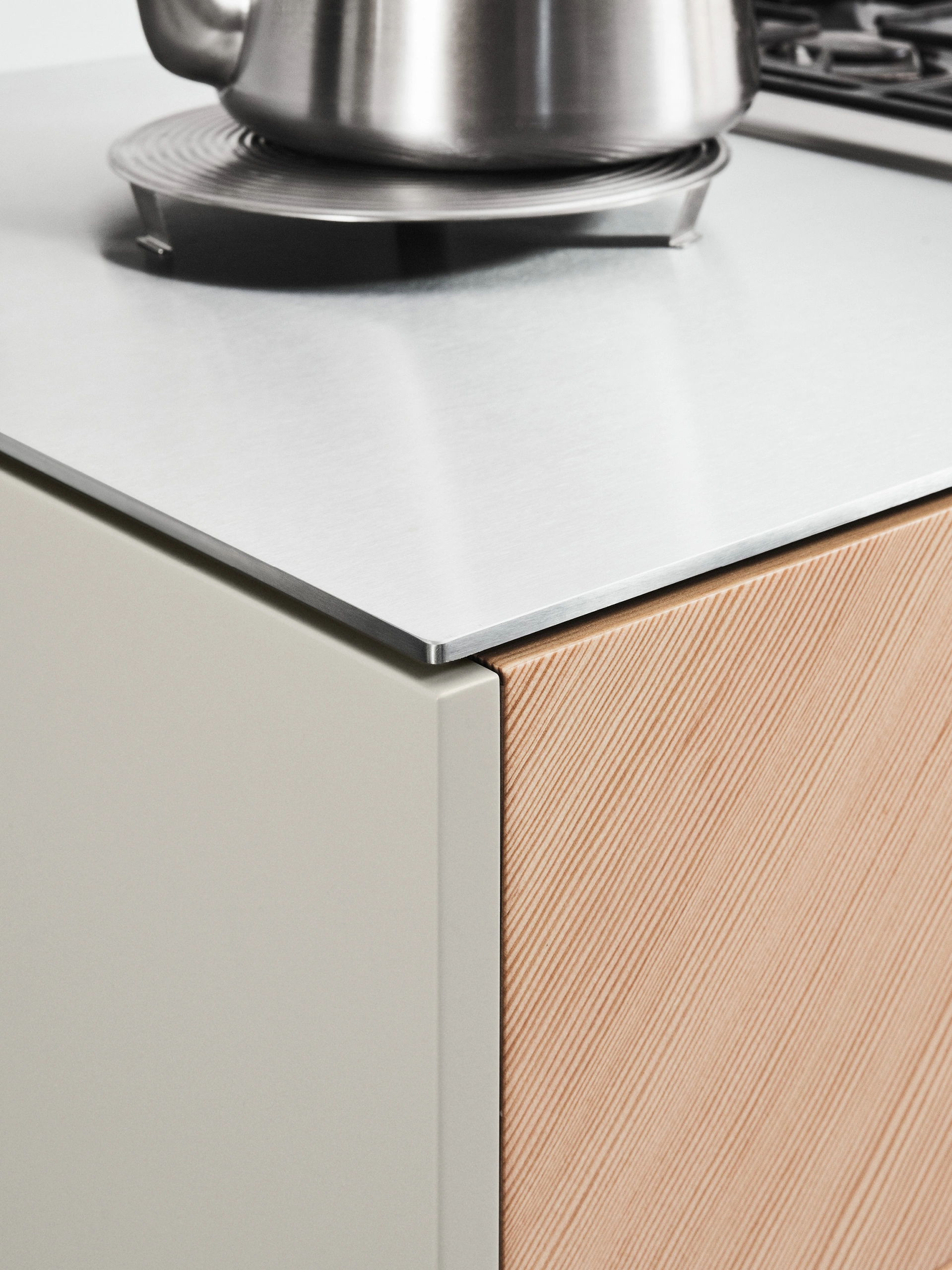 French Oak Kitchen with Hardwood Quad Handles - Image 5