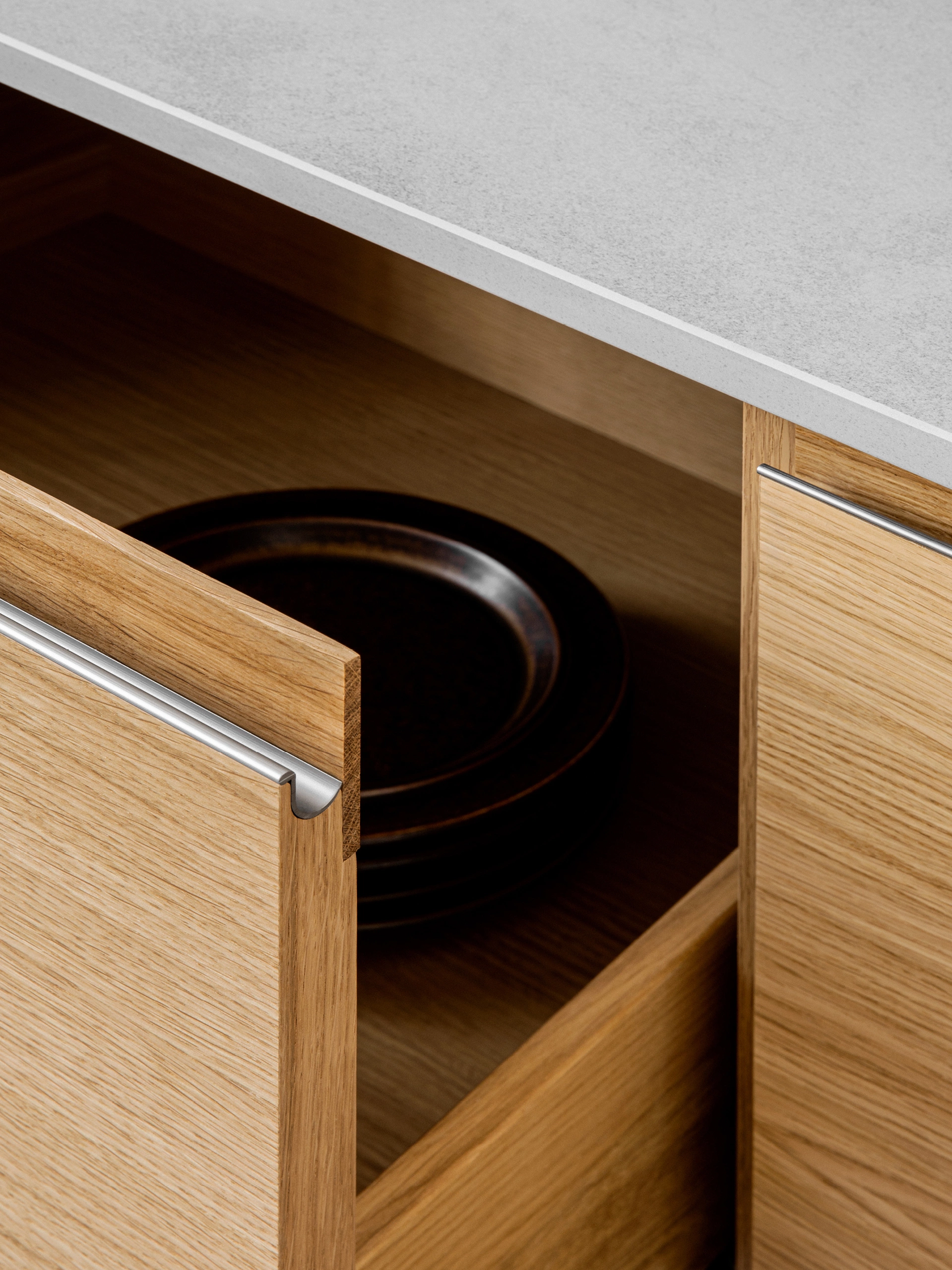 French Oak Kitchen with Groove Handles - Image 3