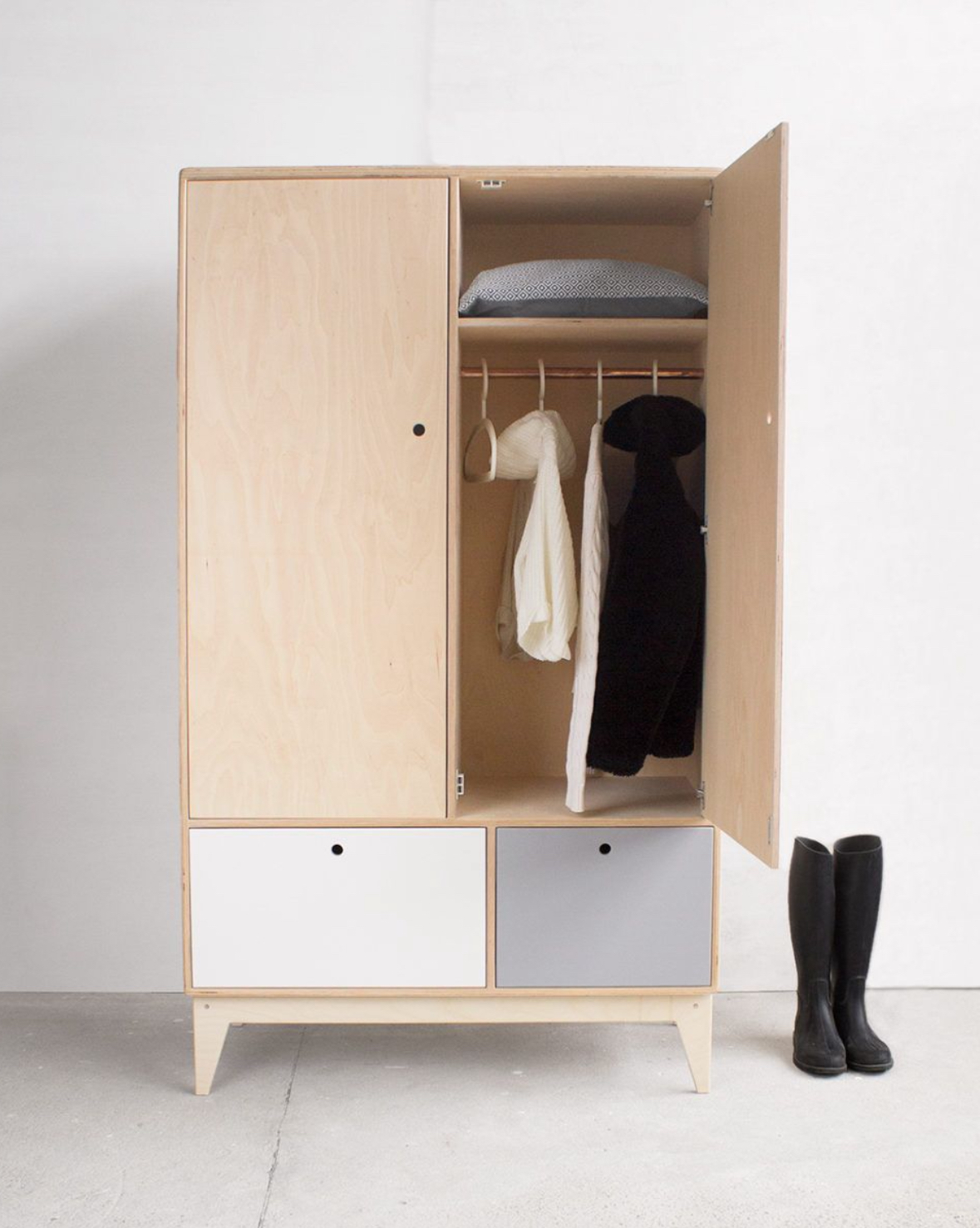 Plywood Closet with European Hinges and Runners - Image 3